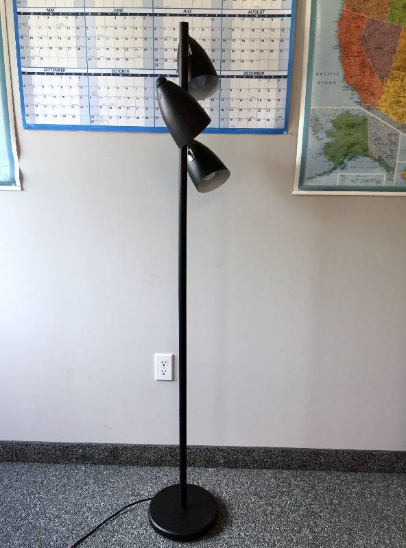 lot 20 image: Fantastic Mid Century Modern Gerald Thurston Style 3 Light Pole Tree Task Floor Lamp With Cone Bullet Shades - Excellent Condition
