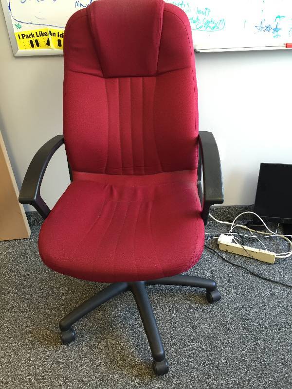 lot 26 image: Red Executive Fabric High Back Office Chair