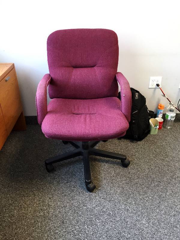 lot 33 image: Red Fabric Rolling Swivel Office Chair