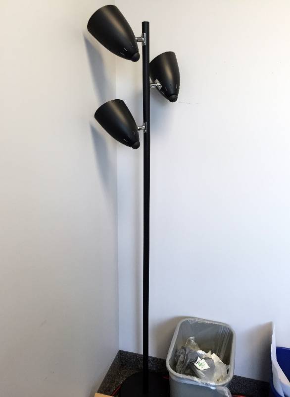 lot 34 image: Fantastic Mid Century Modern Gerald Thurston Style 3 Light Pole Tree Task Floor Lamp With Cone Bullet Shades - Excellent Condition