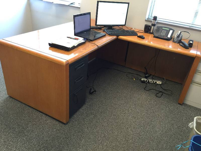 lot 41 image: Solid Wood L Shape Workstation Desk With Right Return & Moveable Under Desk Filing Cabinet - Nice Condition