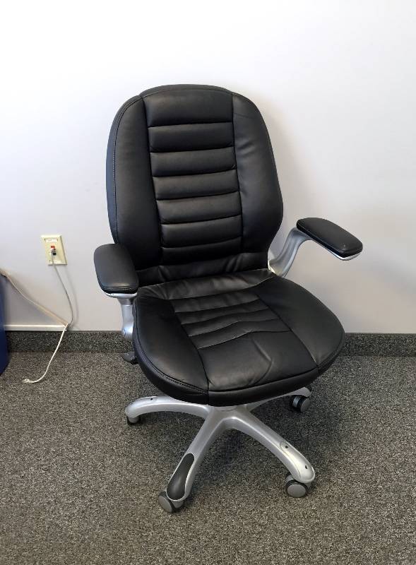 lot 44 image: Office Chair