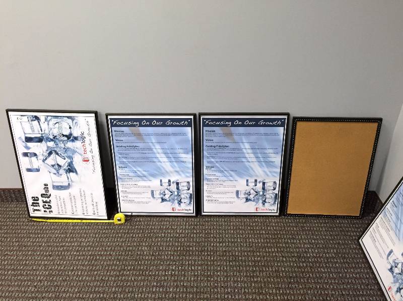 lot 50 image: 8 Picture Frames & 1 Small Cork Board