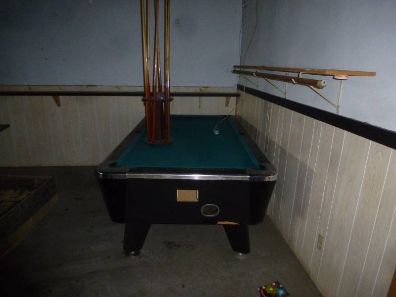 lot 7 image: Pool Table