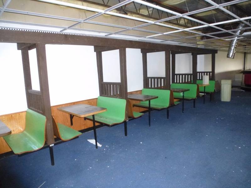 lot 8 image: Booths