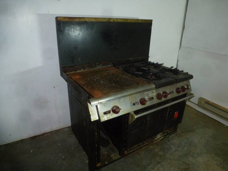 lot 15 image: Wolf Gas GrillStove