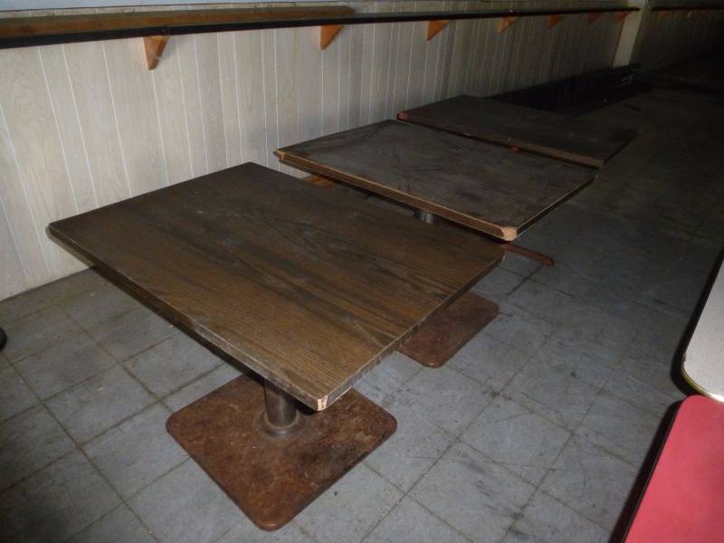 lot 27 image: Restaurant Tables