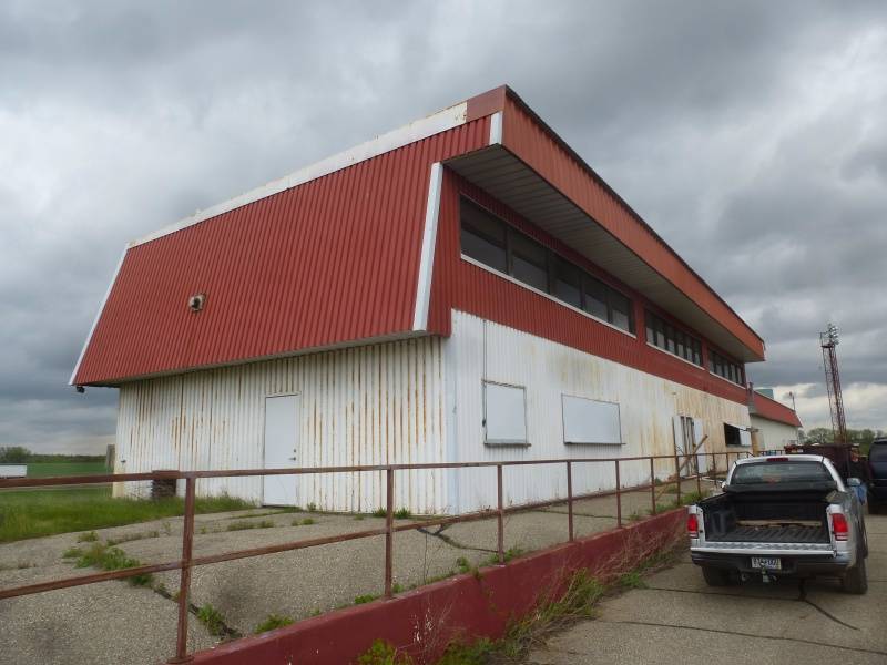 lot 1 image: I 94 Race Ways Building To Be Moved