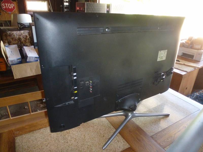 lot 65 image: Samsung Flat Screen TV