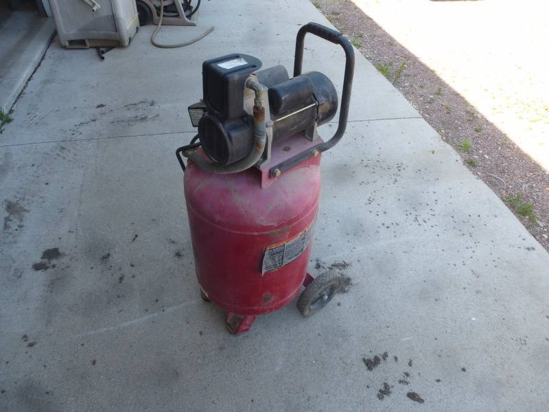 lot 69 image: Powermate Air Compressor