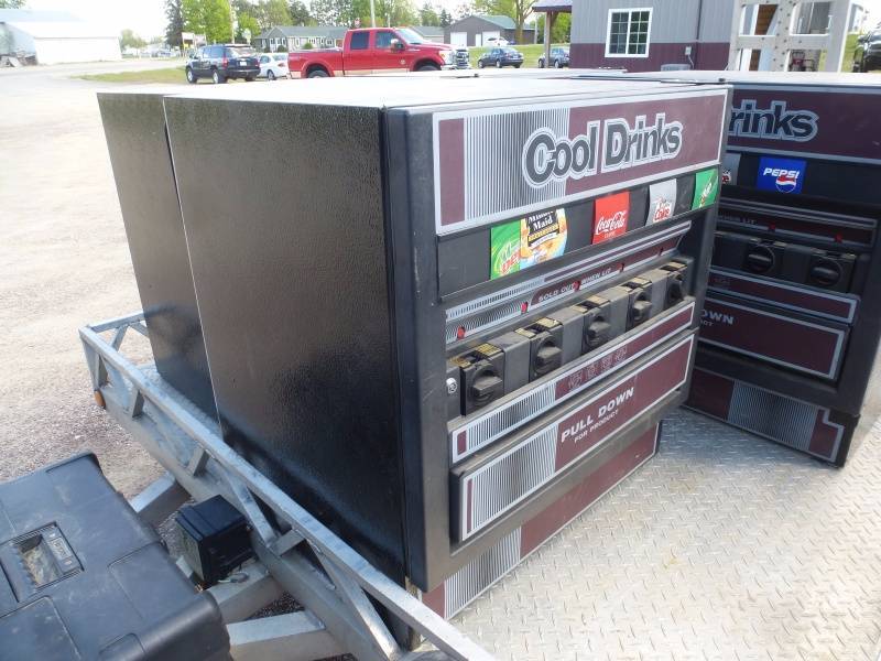 lot 62 image: Cool Drinks Pop Dispenser