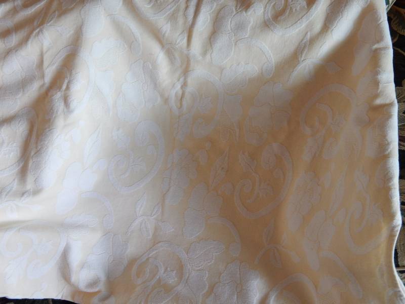 lot 91 image: Spiegel.. Full size Coverlette.  74 in x 85 long