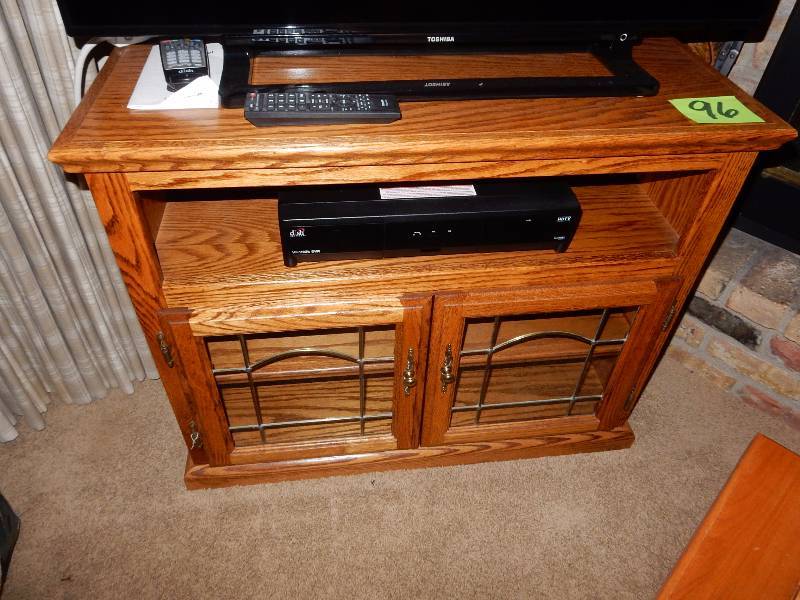 lot 96 image: Solid Oak Television Stand with shelf and bottom cabinet.. Glass with lead dividers in door face.. EXCELLENT shape