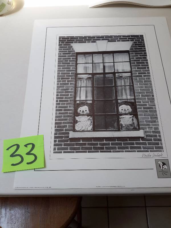lot 33 image: Ragedy Ann and Andy in the windows.. By Ulrike Welsch