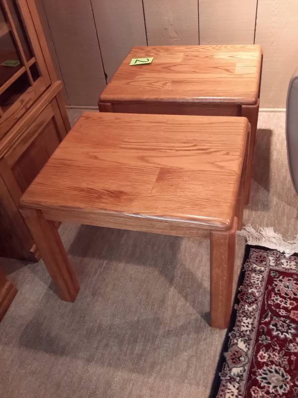 lot 2 image: 2 nice solid oak end tables