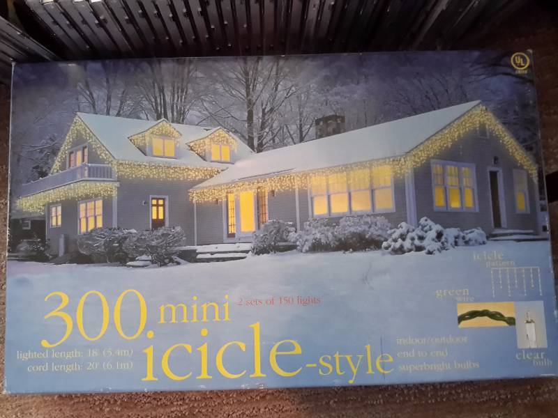 lot 105 image: Misc. VHS Tapes, CDs, DVDs.. Set of Mini Icicle xmas lights