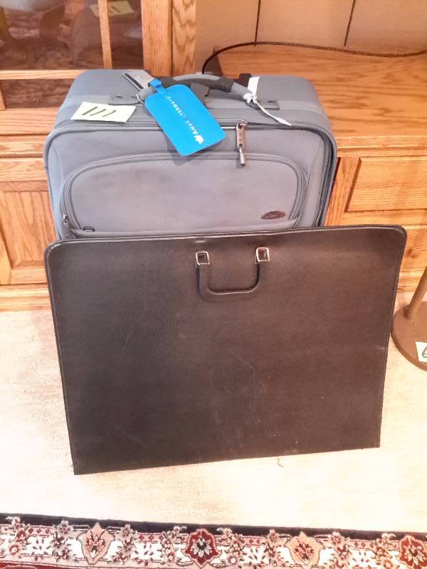 lot 111 image: 28 in Samsonite Soft side suit case.. Artist Valeese