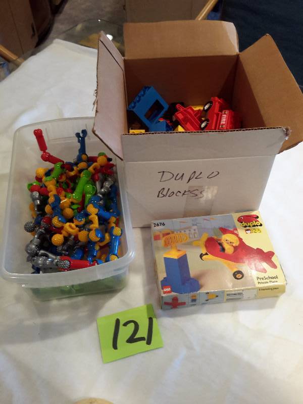 lot 121 image: Duplo Blocks and other building toys