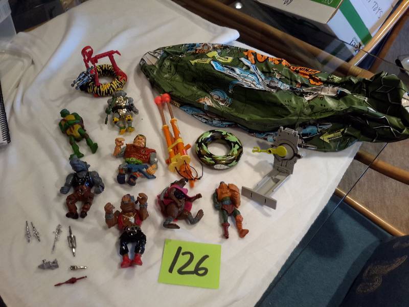 lot 126 image: Teenage Mutant Ninja Turtle toys