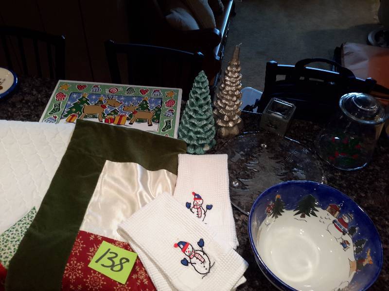 lot 138 image: Misc. Holiday Bowls, Trees, Placemats, Containers
