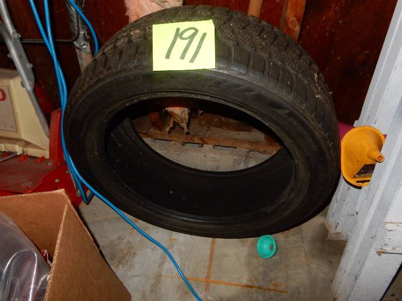 lot 191 image: Bridgestone Blizzak, LM 25V.. 22545R18 Tire.. NEW