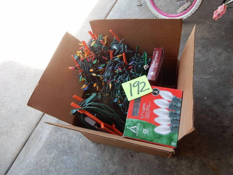 lot 192 image: Box of Christmas lights
