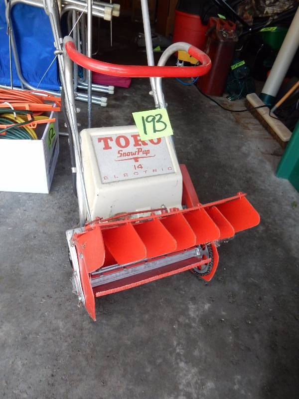 lot 193 image: TORO, 14 in Snow Pup.. Tested and Works