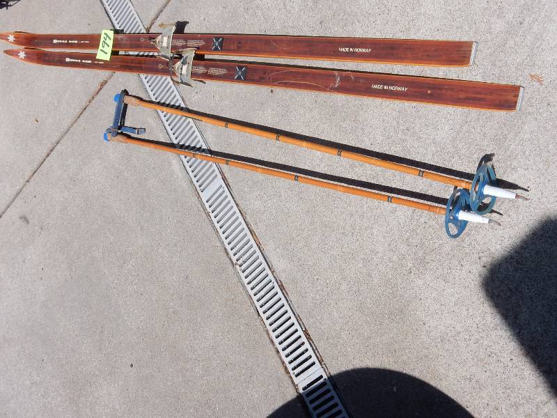 lot 194 image: Bonna Nor, Norwegian Cross Country Skiis and poles.  210CM