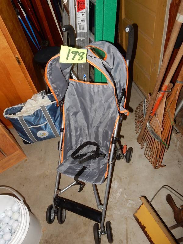 lot 198 image: Folding Childs Stroller