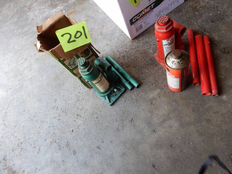 lot 201 image: 2 Hydraulic Jacks and can of hydraulic fluid.  1, 3 ton  1, 4 ton