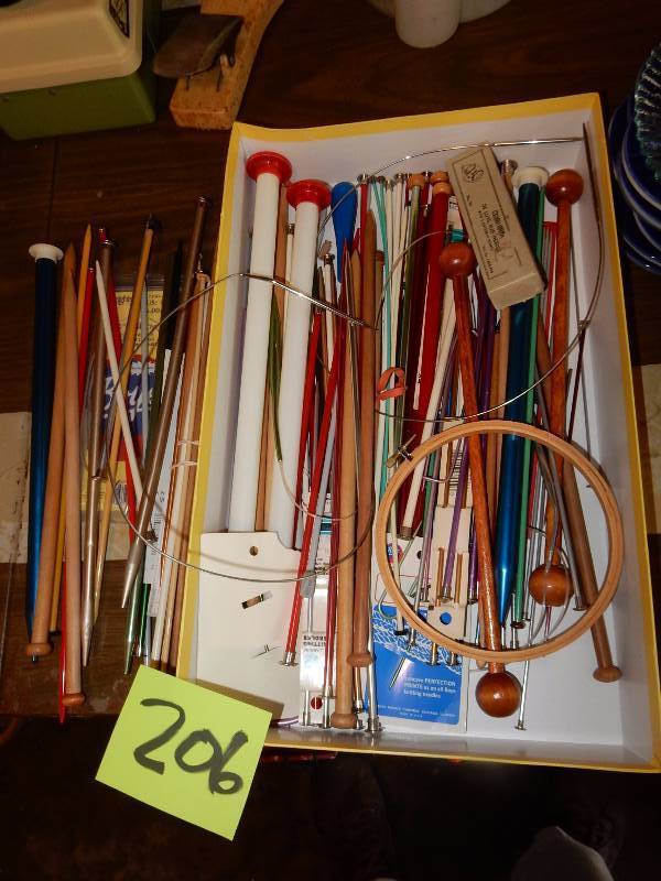 lot 206 image: LARGE Lot of knitting needles