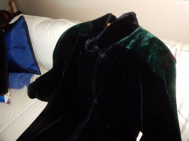 lot 175F image: Vintage Faux Fur Coat