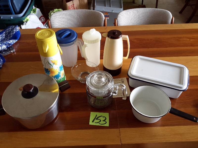 lot 153 image: Air Pot, Alladin Vacuum Pitcher, Vintage Glass Coffee pot, Dutch Oven, 2 porcelain pans, plastic pitchers.