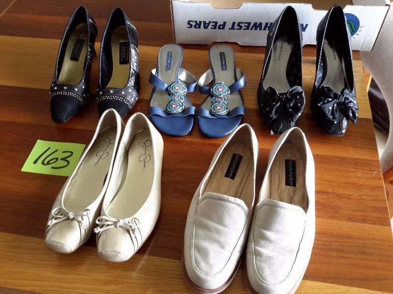 lot 163 image: 5 Pair of size 7 12 Womens shoes