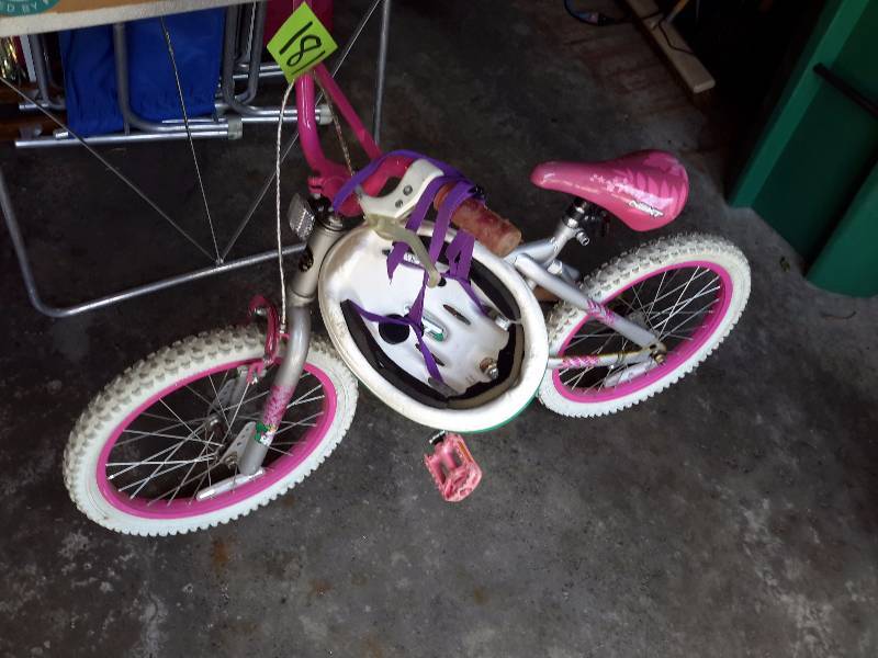 lot 181 image: Childs Bike and helmet