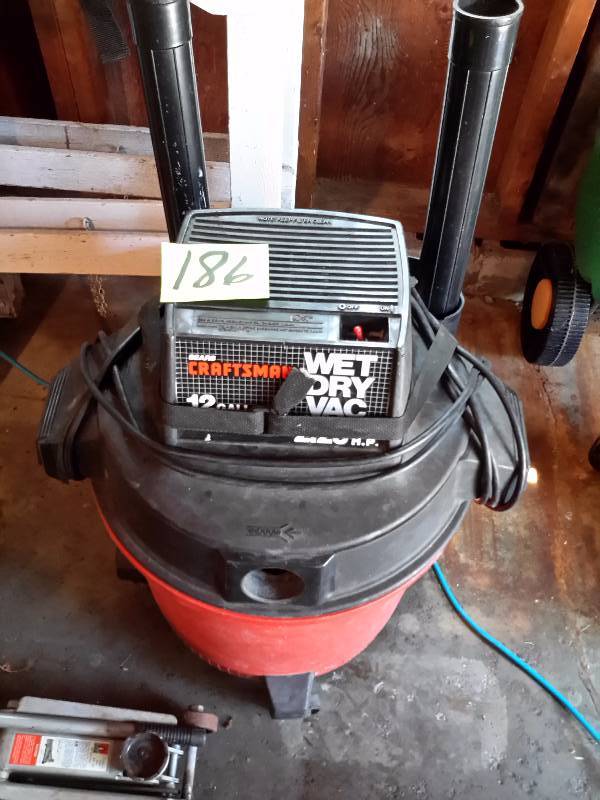 lot 186 image: Craftsman, 12 Gallon, 2.5 H.P. Wed Dry Vac.. Tested and works