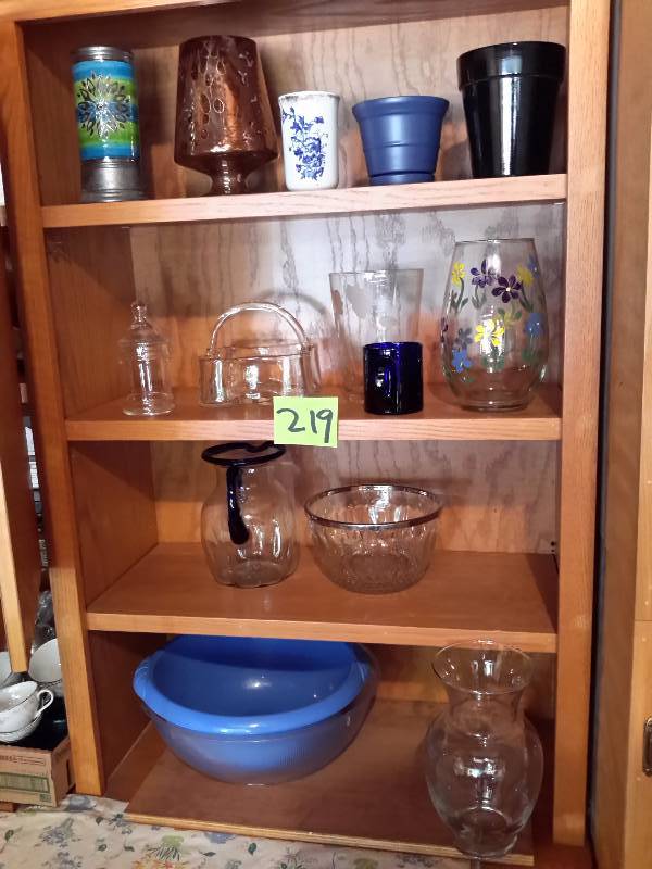 lot 219 image: Lot of pots and dishes as shown