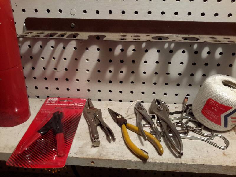 lot 223 image: Misc. items from the Tool bench.. See closeups