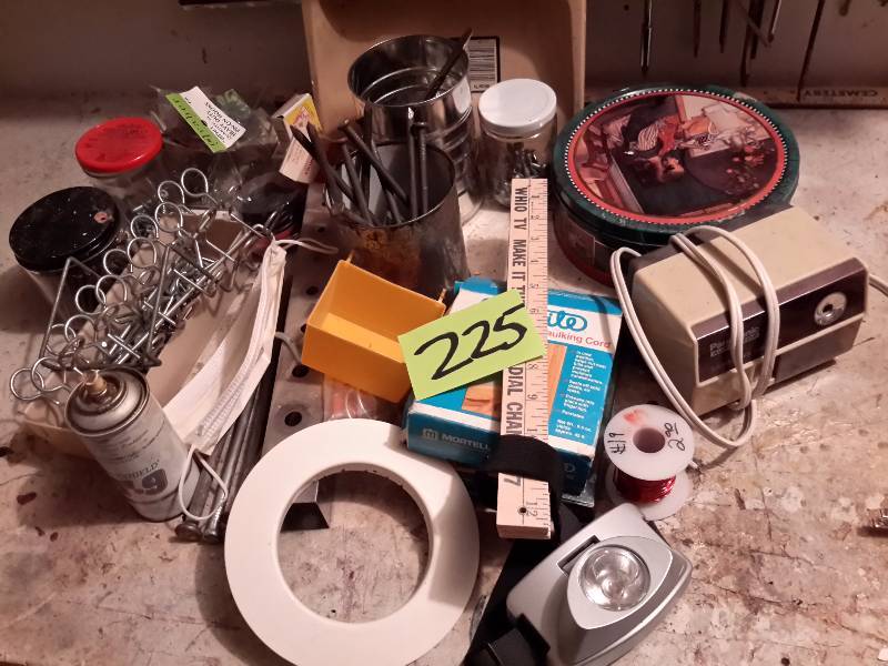lot 225 image: Misc. items from the Tool bench.. See closeups