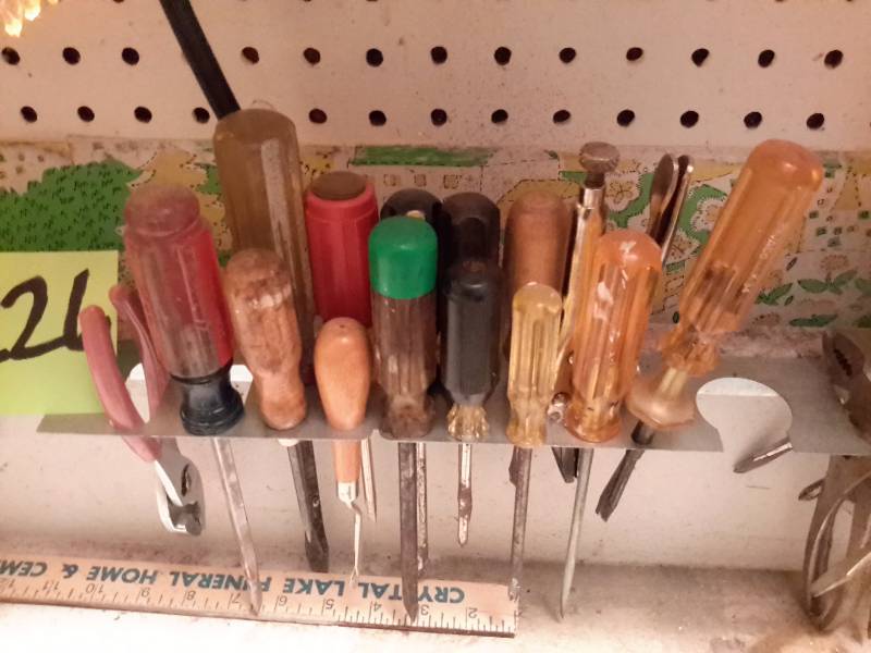 lot 226 image: Screwdrivers, Awls, Chisels and more. Bring your own packaging