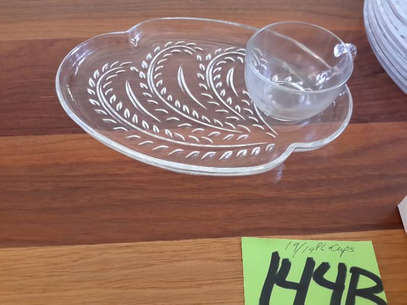 lot 144B image: Hors doeuvre and drink plates