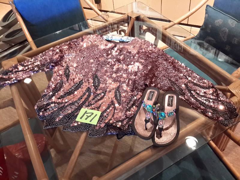 lot 171 image: Vintage Clothing as pictured
