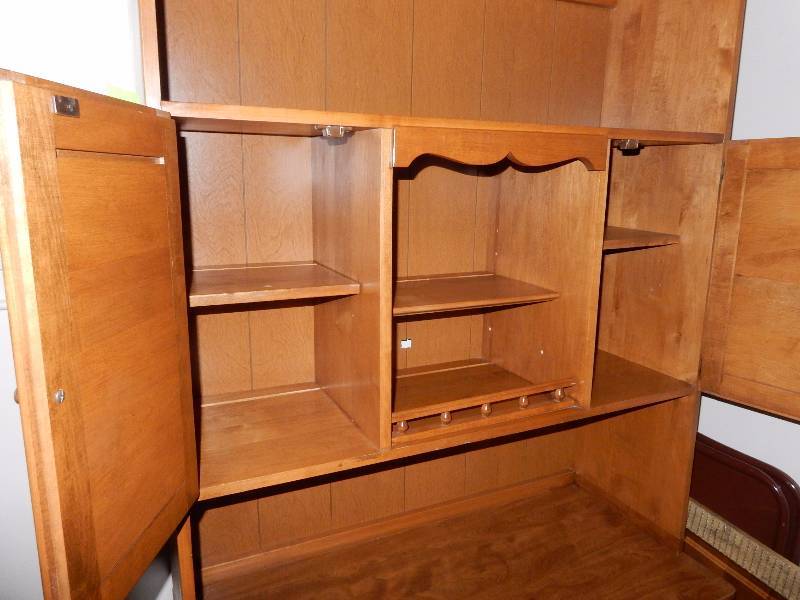 lot 5 image: Ethan Allen Desk Top unit