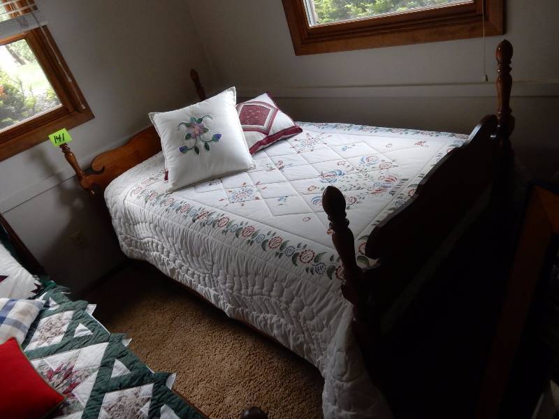 lot 140B image: Twin Bed and Bedding
