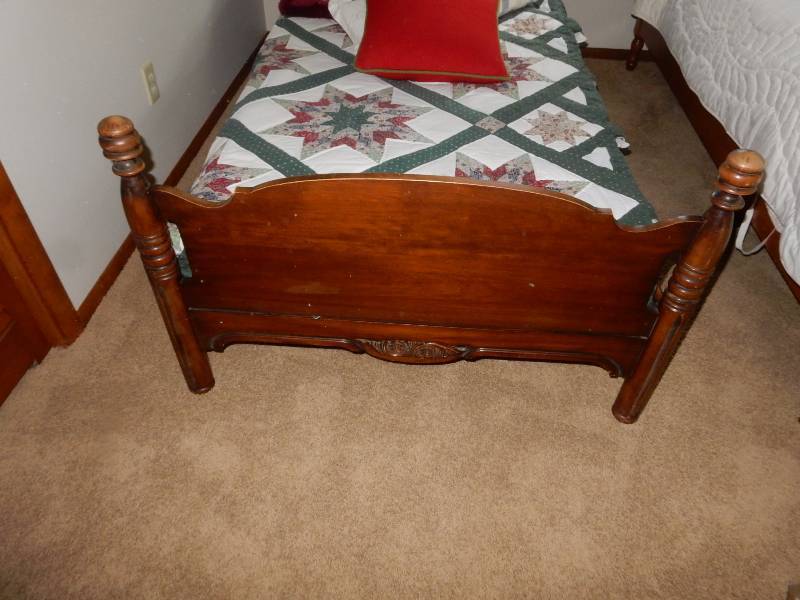 lot 140A image: Twin Bed and Bedding