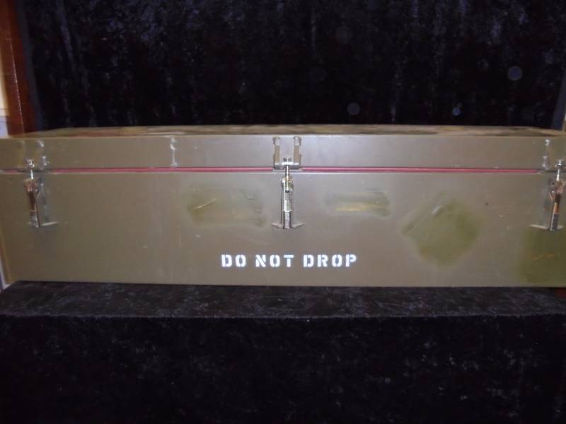 lot 1 image: Sealed Missile Case To Store Firearms or Ammo