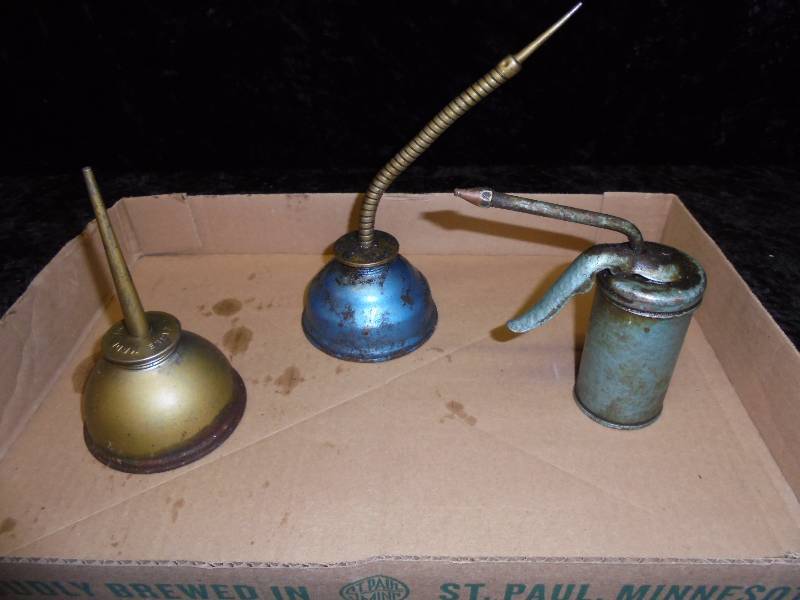 lot 51 image: Lot - 3 Oil Cans