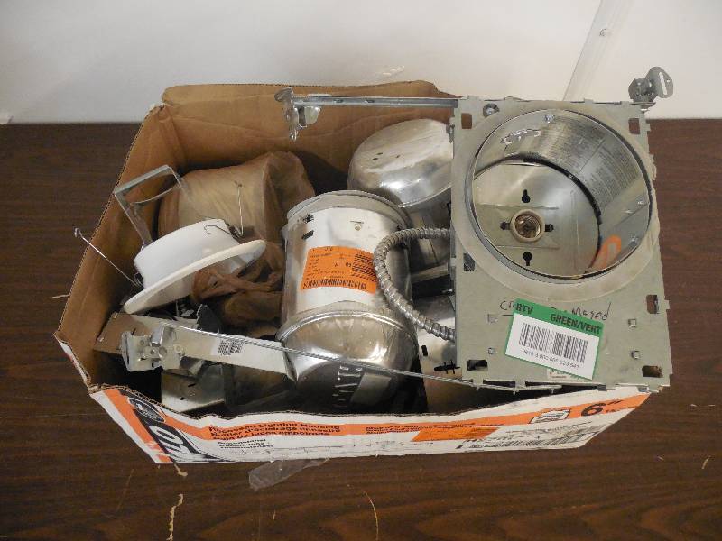 (5) HALO RECESSED LIGHTS