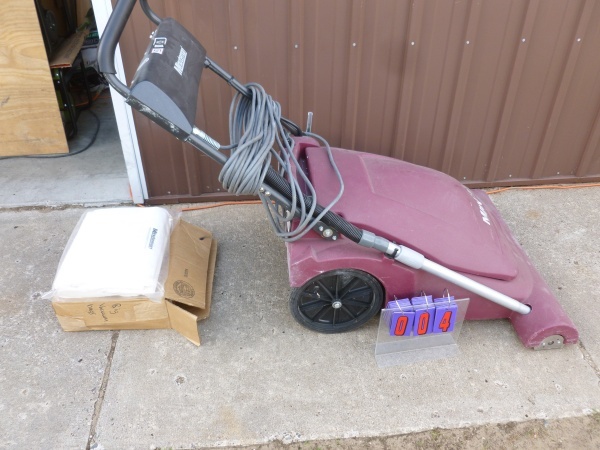SnS Auctions # 214 Summer tools.