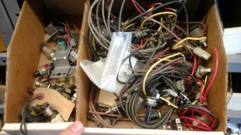 lot 324 image: Relays, switches, fuse holders, light bulbs